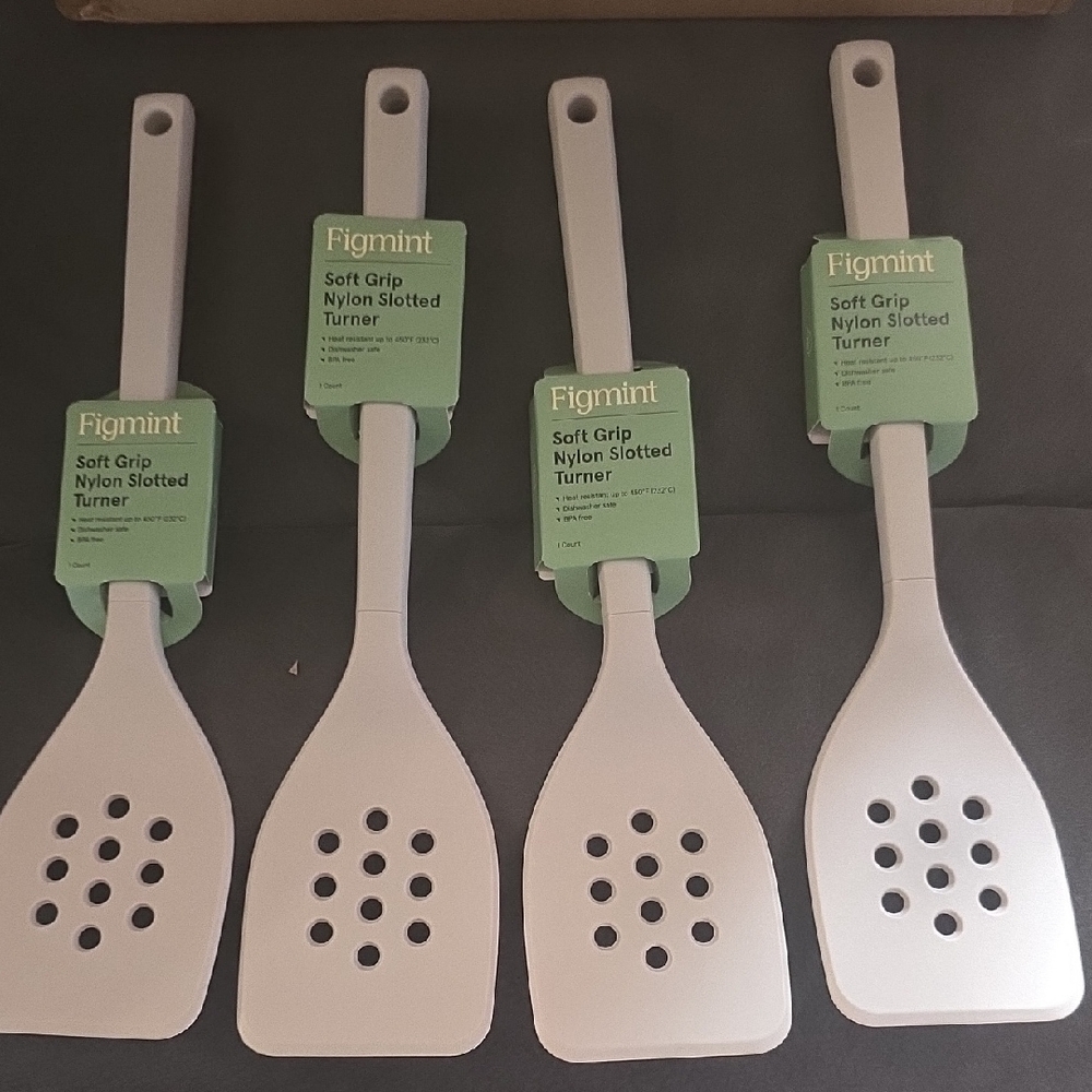 Figmint White Nylon Slotted Turners 12